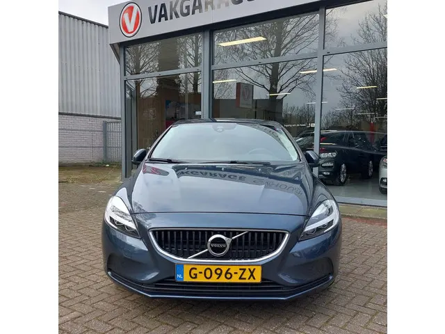 Volvo V40 3