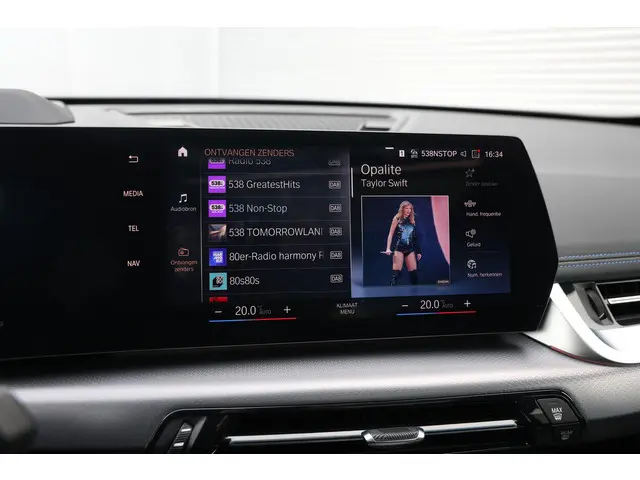 BMW X1 sDrive20i 170pk M-Sport Black Ed. 2023 Benzine 45