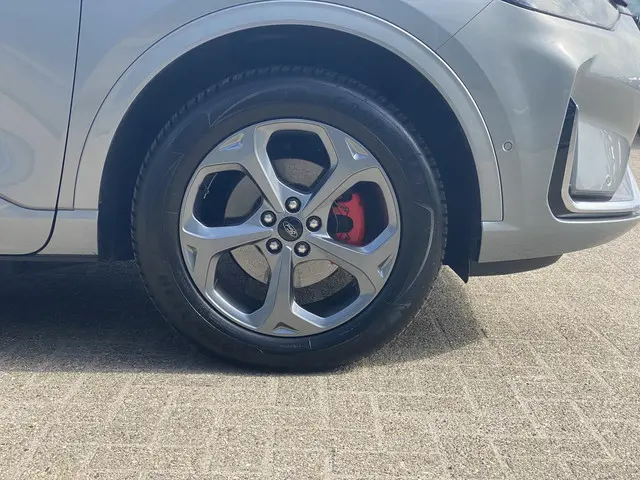 Ford Kuga 2.5 PHEV ST-Line X 2024 Hybride Benzine 3