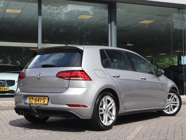 Volkswagen Golf 2