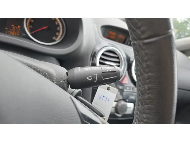 Opel Corsa 1.2-16V Berlin 2014 Benzine 19
