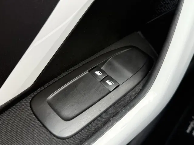 Peugeot 208 1.2 PureTech Like 2018 Benzine 19