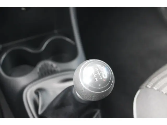 Peugeot 107 1.0 Active 2013 Benzine 14