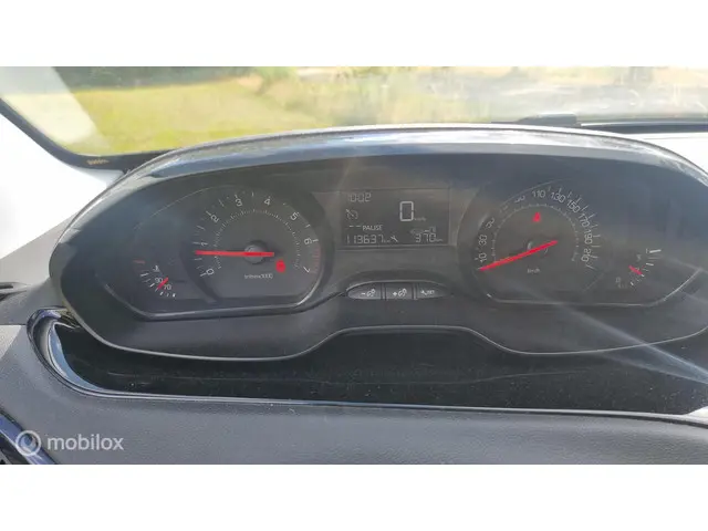 Peugeot 208 1.2 VTi Access 2013 Benzine 12