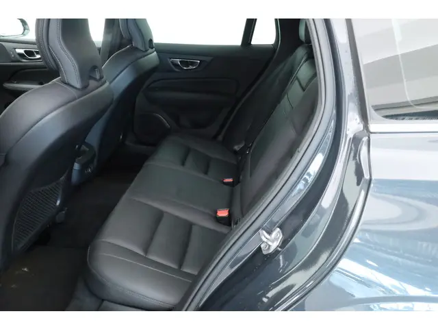 Volvo V60 2.0 T5 Momentum 2019 Benzine 18