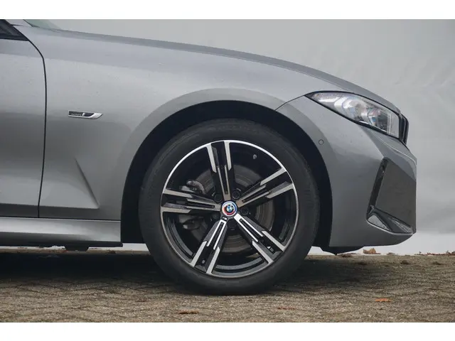 BMW 3 Serie Touring 330e xDrive 2022 Hybride Benzine 6