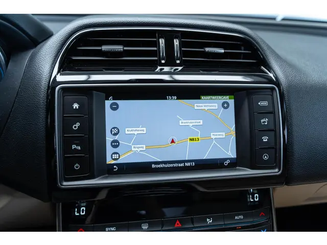Jaguar XE 2.0 D Pure Leder Panorama 2018 Diesel 30