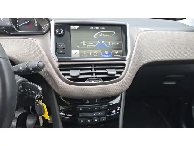 Peugeot 2008 1.2 VTi Allure Pack Premium Plus 2014 Benzine 30