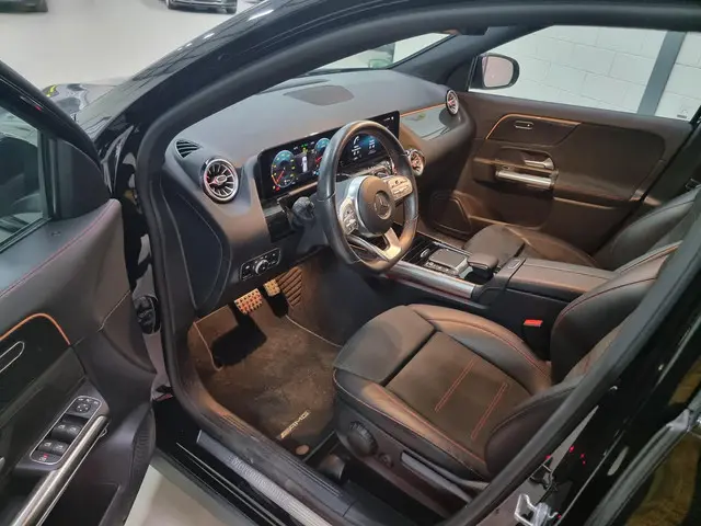 Mercedes-Benz GLA 2