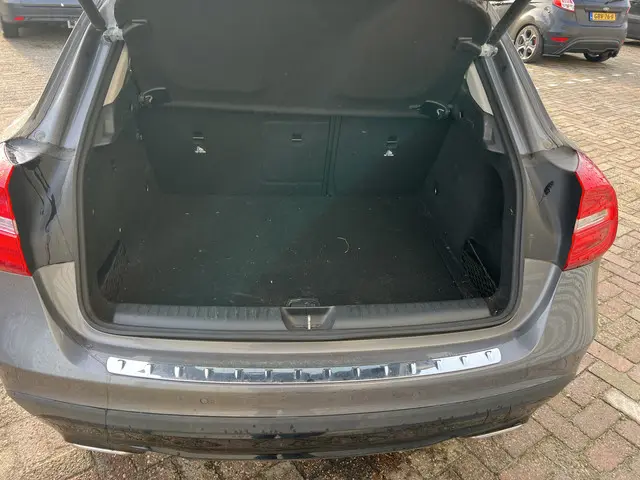 Mercedes-Benz GLA 200 Edition 1 2014 Benzine 14