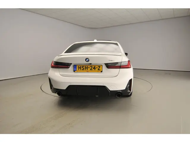 BMW 3 Serie Sedan 318i 2025 Benzine 3