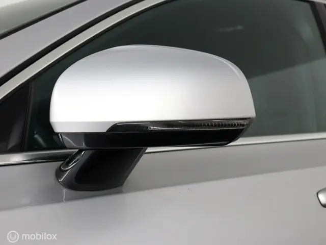 Volvo V90 2.0 T4 R-Design | ACC | PILOT | LEER | 2019 Benzine 57