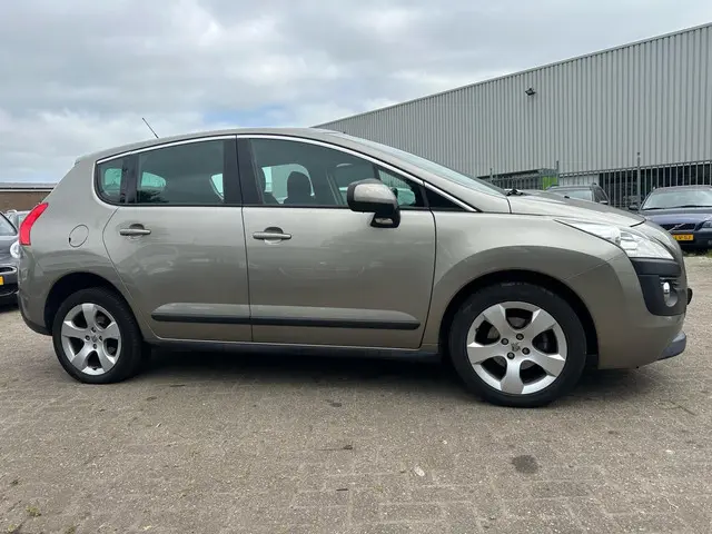 Peugeot 3008 1.6 VTi Active 2012 Benzine 7