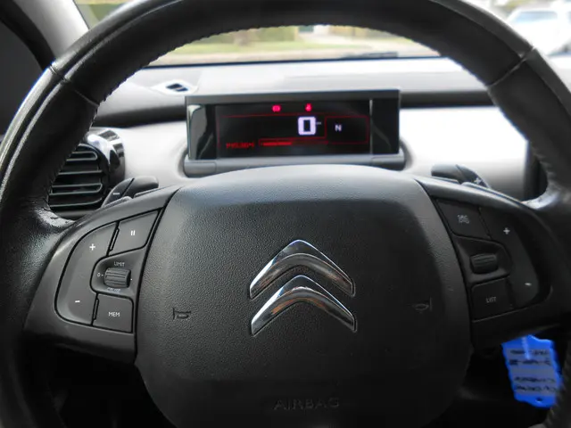 Citroën C4 Cactus 1.2 e-VTi Shine 2014 Benzine 13
