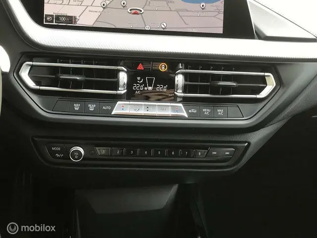 BMW 1 Serie 118i M Sport Business Edition 2021 Benzine 23