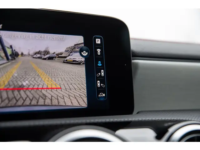 Mercedes-Benz CLA 180 AMG Line 2024 Benzine 50