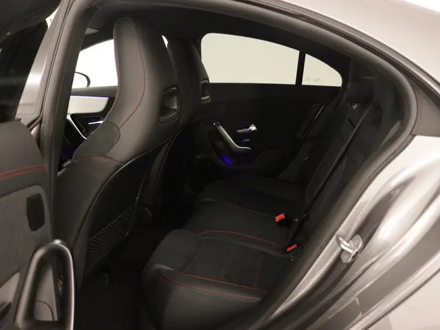 Mercedes-Benz CLA 180 AMG Line 2024 Hybride Benzine 16