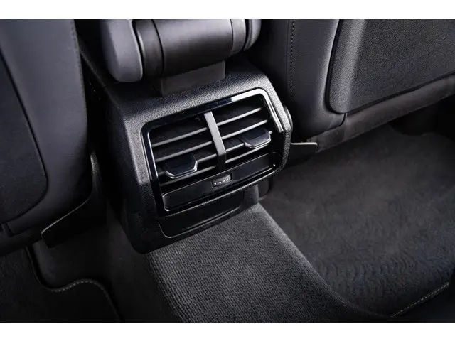 Audi Q3 45 TFSI e S edition 2022 Hybride Benzine 21