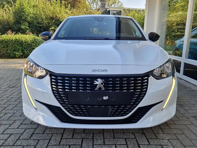 Peugeot 208 1.2 PureTech 100 Allure 2023 Benzine 9