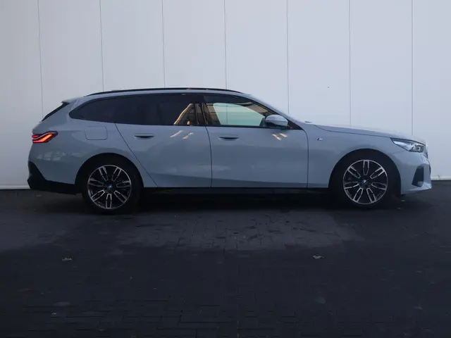BMW 5 Serie Touring 530e 2024 Hybride Benzine 9