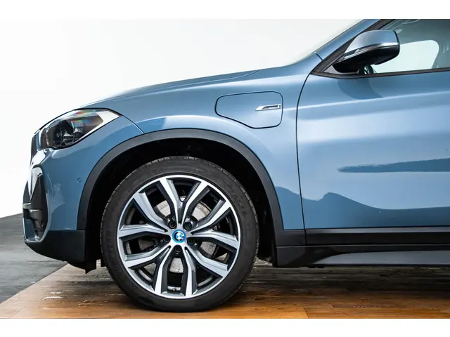 BMW X1 xDrive25e High Executive 2022 Hybride Benzine 8