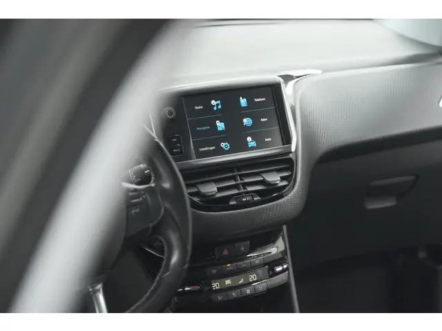 Peugeot 2008 PureTech 130 Allure 2019 Benzine 45