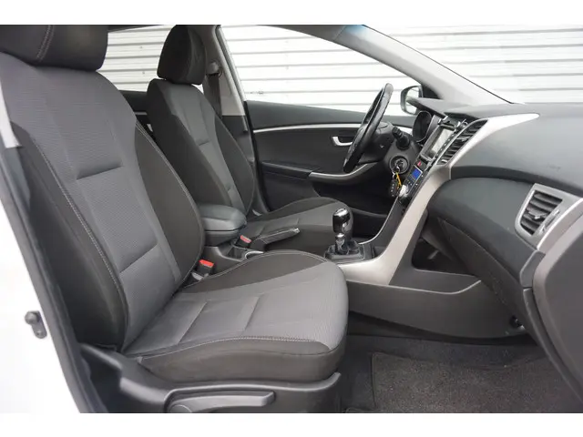 Hyundai i30 1.6 GDI i-Motion Plus 2015 Benzine 23