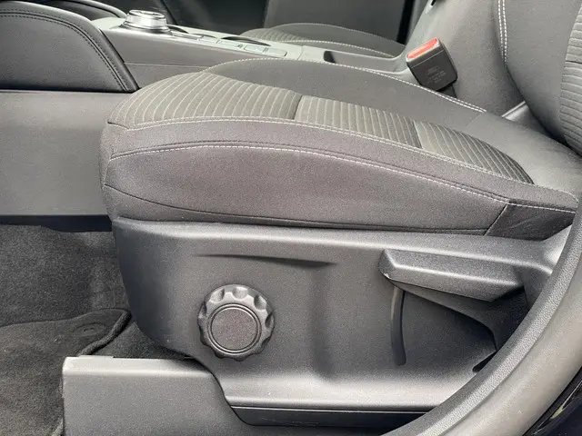 Ford Kuga 2.5 PHEV Titanium 2021 Hybride Benzine 31