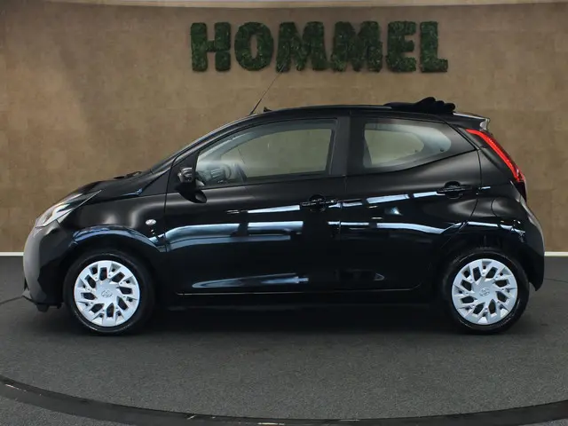 Toyota Aygo 1.0 VVT-i x-play cabrio 2021 Benzine 10