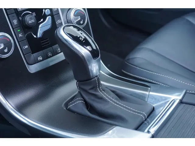 Volvo V60 2.0 D4 Business Sport - AUTOMAAT - 2019 Diesel 28