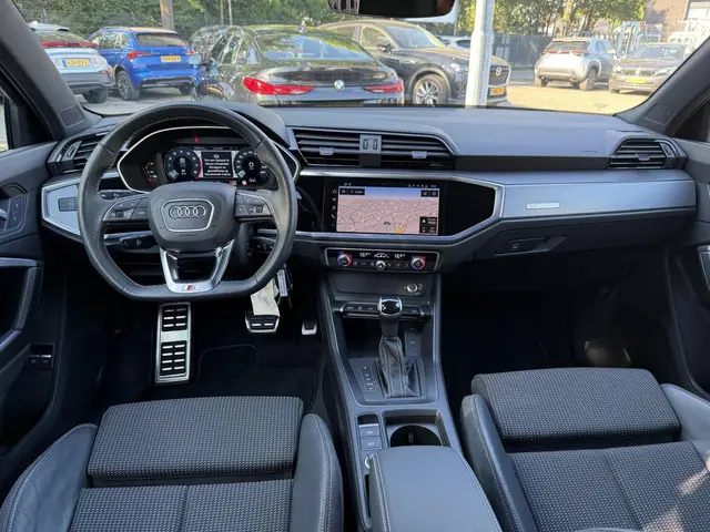 Audi Q3 45 TFSI e S edition 2022 Hybride Benzine 2