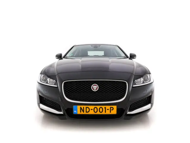 Jaguar XF 2.0 Portfolio 2017 Benzine 2