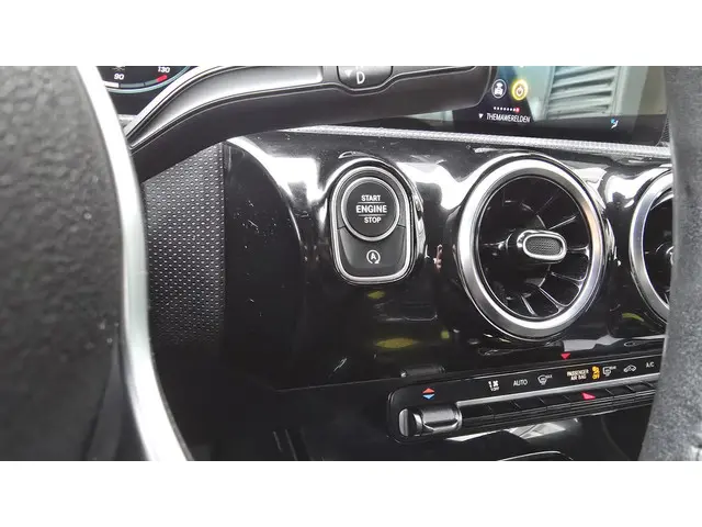 Mercedes-Benz A-Klasse 200 Luxury Line 2022 Benzine 27