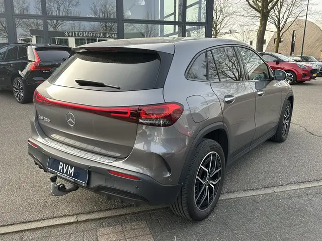 Mercedes-Benz EQA 250+ AMG Line 71 kWh 2023 Elektrisch 4