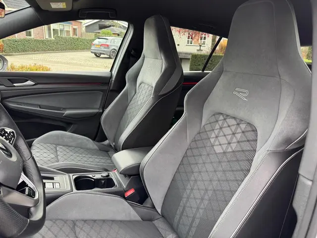 Volkswagen Golf 1.5 eTSI R-Line 2022 Benzine 17