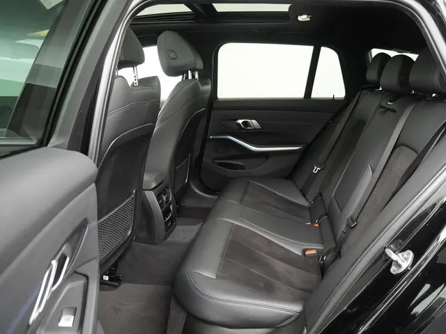 BMW 3 Serie Touring 330e 2022 Hybride Benzine 14
