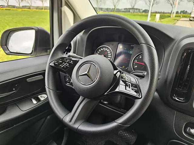 Mercedes-Benz Vito 116 2024 Diesel 10