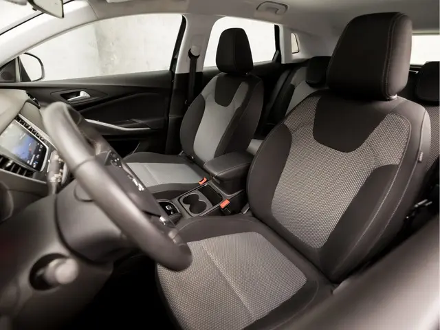 Opel Grandland X 1.2 Turbo Sport 2021 Benzine 14