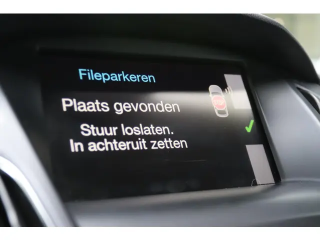 Ford Focus 1.0 TITANIUM ED. 2015 Benzine 29