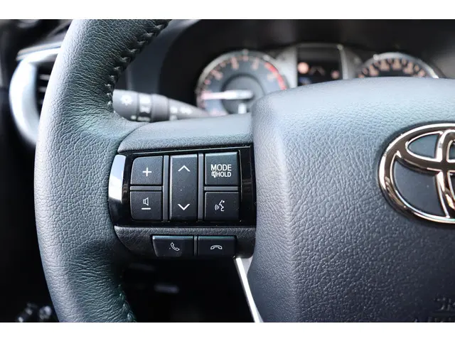 Toyota Hilux 2.4 D-4D Double Cab Challenger 2024 Diesel 23