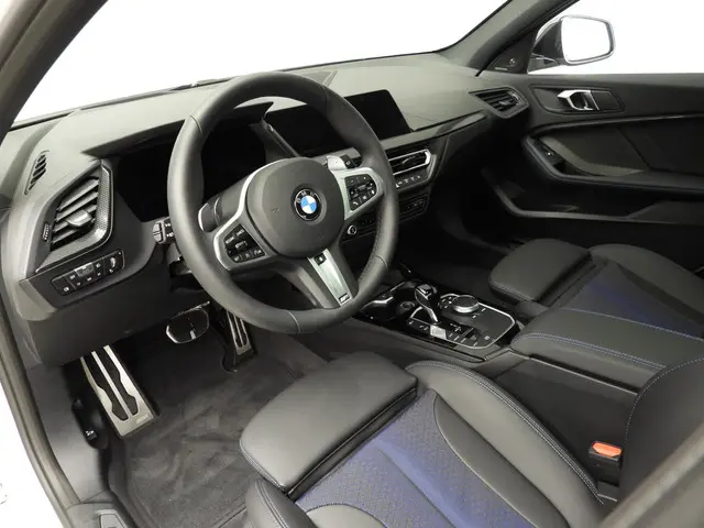 BMW 1 Serie 5-deurs M135i xDrive 2024 Benzine 6