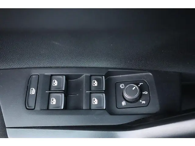 Volkswagen Taigo 1.0 TSI R-LINE 2025 Benzine 29