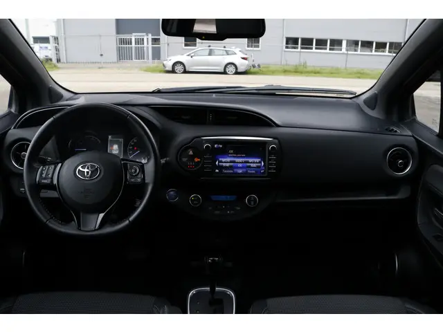 Toyota Yaris 1.5 Hybrid Executive 2017 Hybride Benzine 28