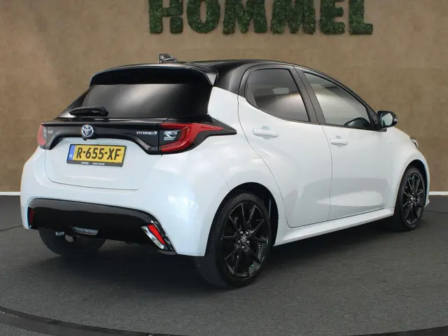 Toyota Yaris 1.5 Hybrid Bi-Tone 2022 Hybride Benzine 7