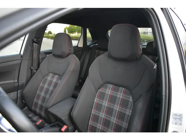 Volkswagen Polo 2.0 TSI GTI 200pk 2018 Benzine 14