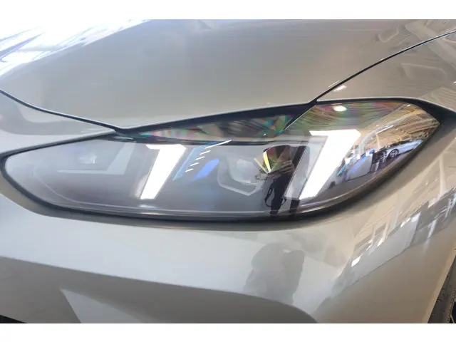 BMW M4 Coupé xDrive Competition 2025 Benzine 33