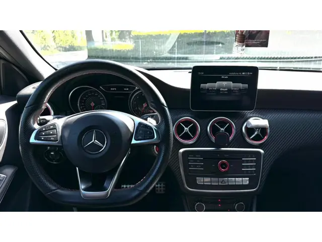 Mercedes-Benz A-Klasse 180 Bus. Sol. AMG 2017 Benzine 15