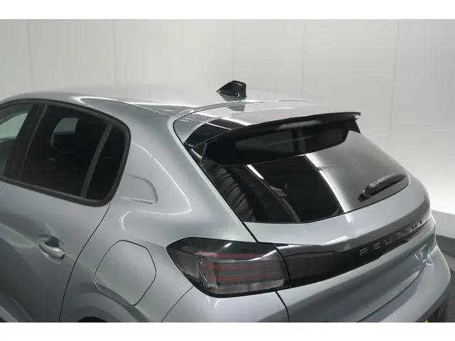 Peugeot 208 PureTech 100 Allure Pack 2023 Benzine 22