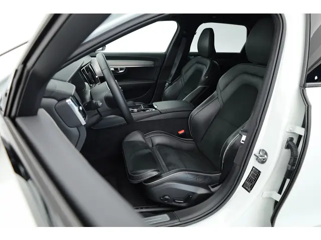 Volvo V90 2.0 T8 Recharge R-Design 2022 Hybride Benzine 3