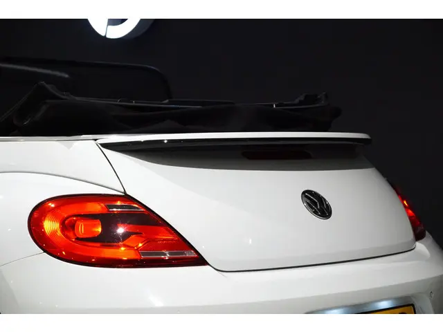 Volkswagen Beetle Cabriolet 1.2 TSI Club 2016 Benzine 26